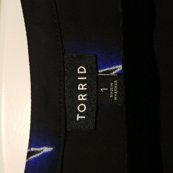 Torrid sleeveless button-down challis tank - Picture 3 of 5